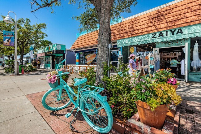 Building Photo - Charming 2 Bedroom 1 Bath in Central Gulfport