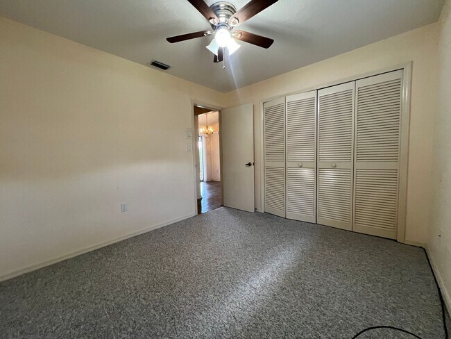 Building Photo - ANNUAL, UNFURNISHED * POOL * CANAL ** AVAIL 8/1/26 * 3 BEDS/2 BATHS * $2,095/month