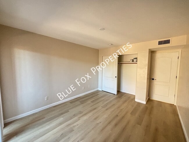 Building Photo - 322 N Hasman Dr