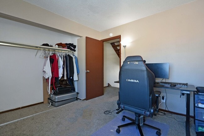 Building Photo - Beautiful 3-Bed 2-Bath Townhouse in Brooklyn Park!