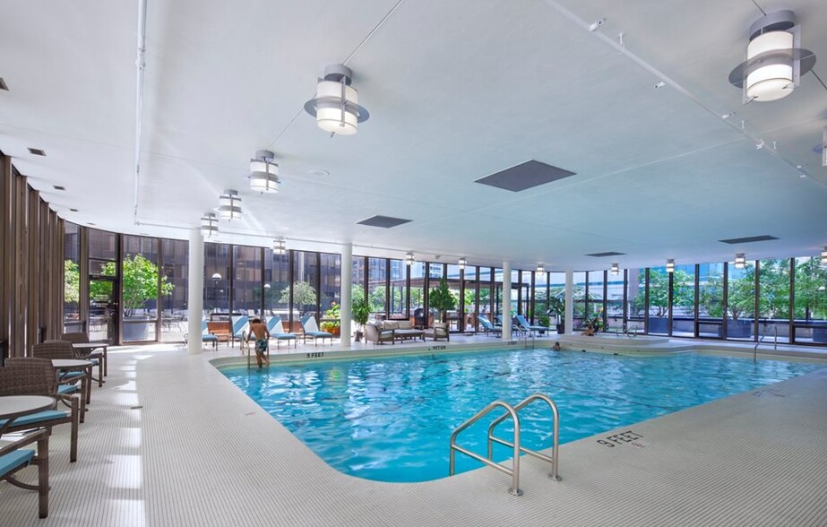 Building Photo - 323 E Ontario St