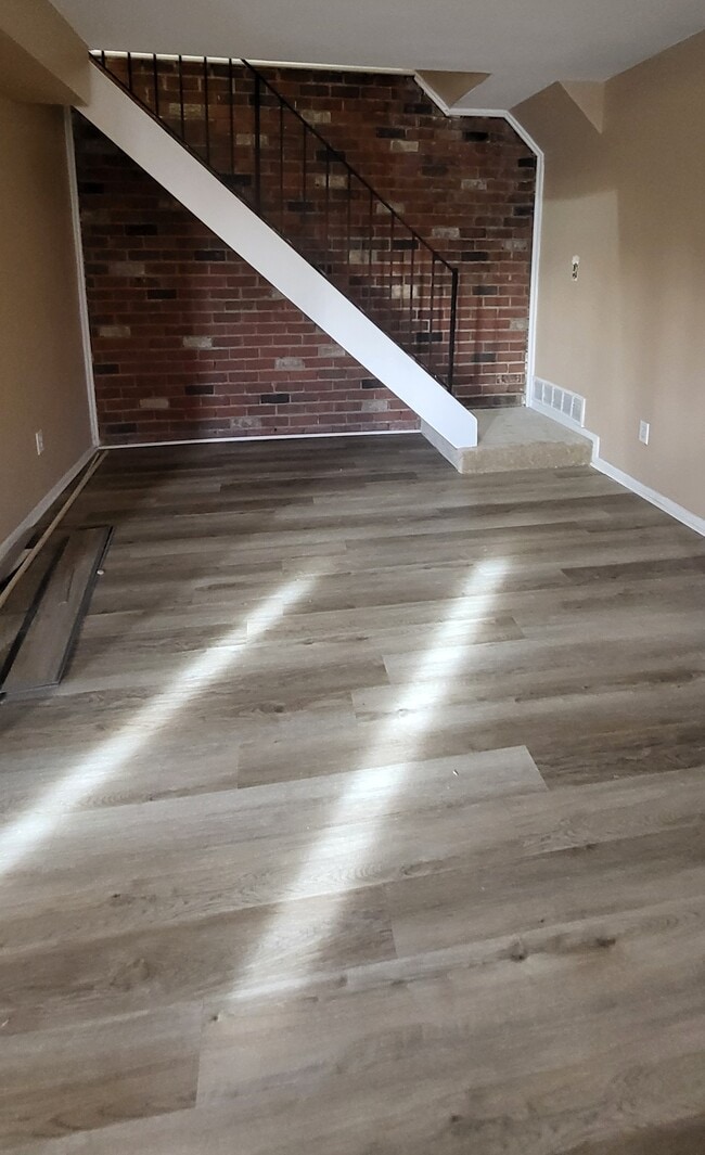 Building Photo - 1701 Fountain Rock Way