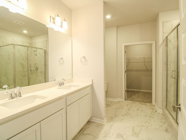 Building Photo - Lovely townhome between Athens and Madison!