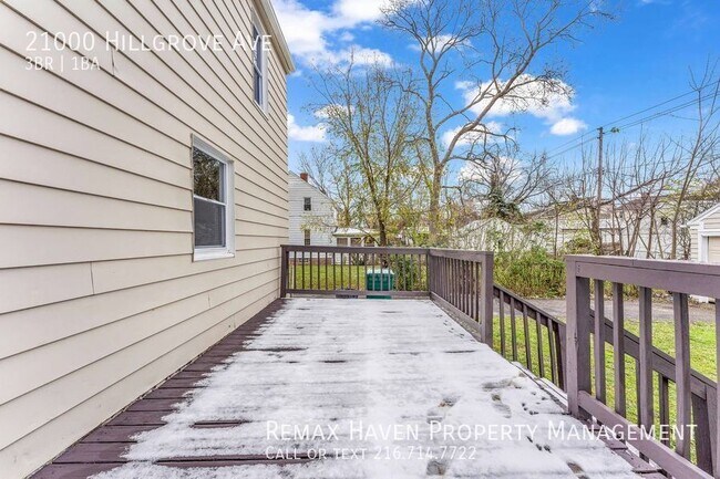 Building Photo - 21000 Hillgrove, Maple Hts - Gorgeous 3 be...
