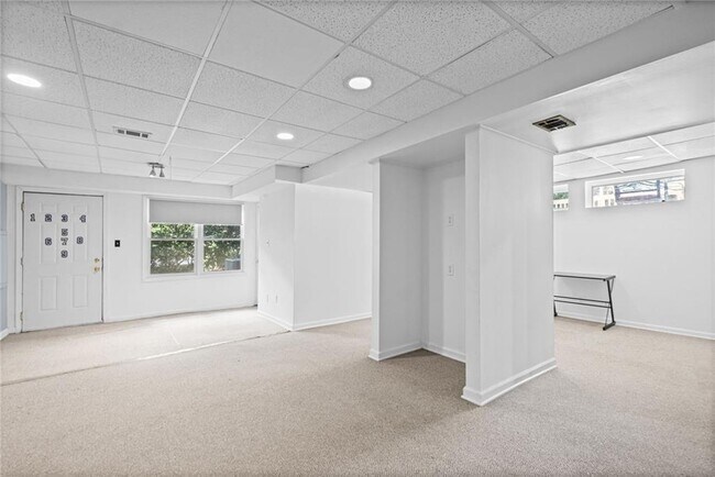 Building Photo - 5291 Manhasset Cove