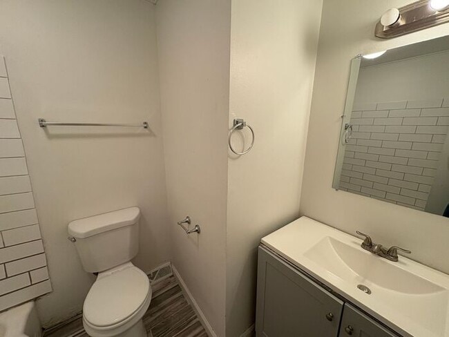 Building Photo - Beautiful 3-Bedroom Home with Spacious Liv...