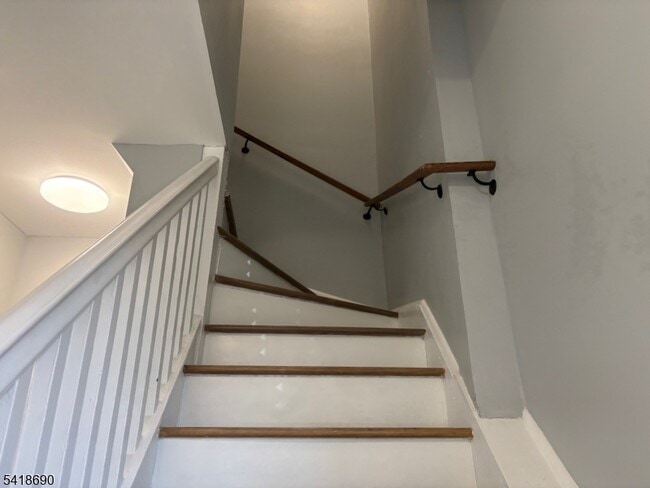 Building Photo - 456 Harrison St