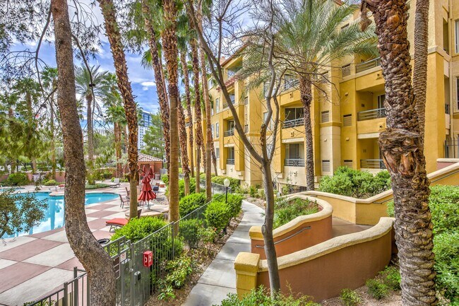 Building Photo - 270 E Flamingo Rd