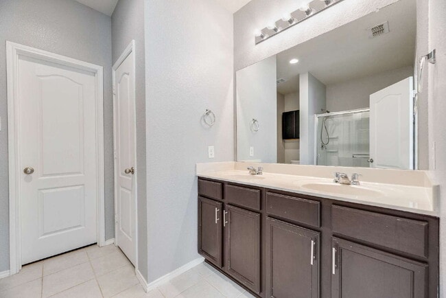 Building Photo - Charming 3-Bedroom, 2 Baths with 1,670 Sq Ft of Comfort in Providence Village