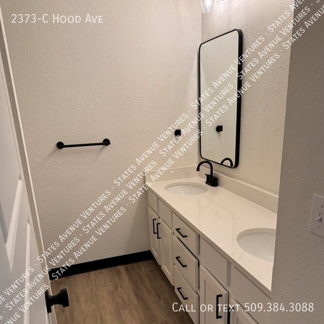 Building Photo - 2373 Hood Ave
