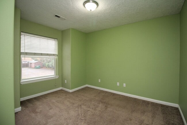 Building Photo - 7123 SE Brooklyn St