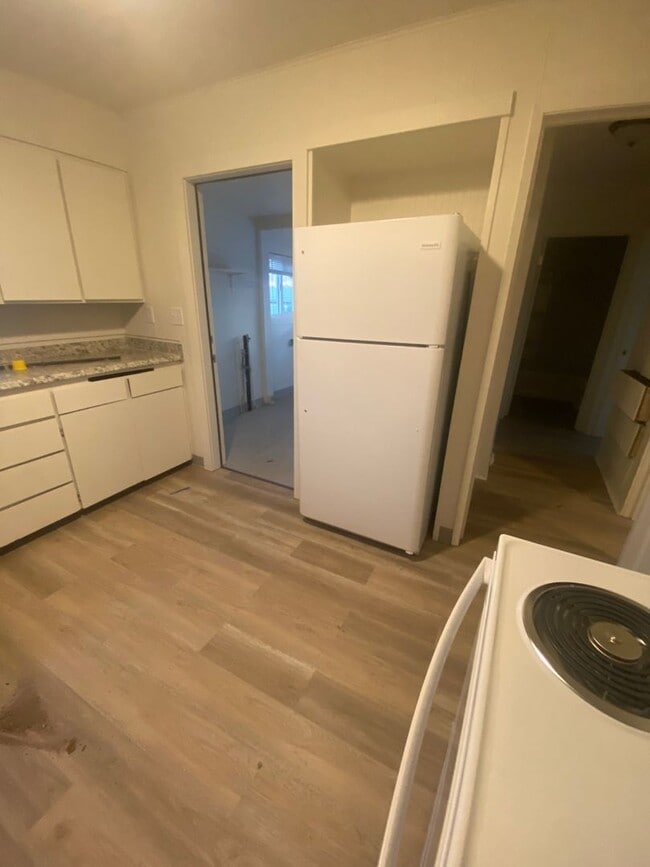 Building Photo - Non-Refundable & Security Deposit Total: $1150.00