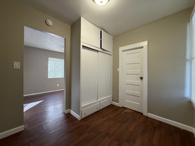 Building Photo - Fresh Paint!