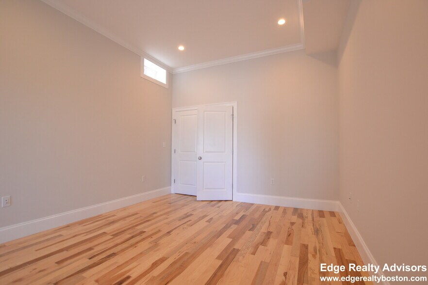 Building Photo - 160 Bigelow St