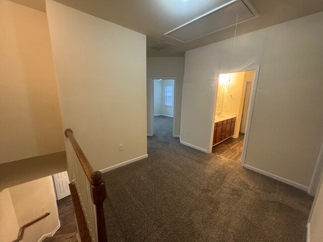 Building Photo - SPECIAL! Beautiful 3 Bed 2.5 Bath Town Hom...