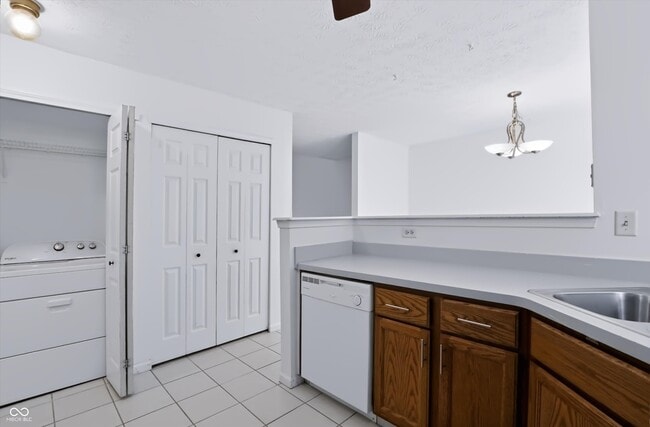 Building Photo - 7733 Park North Lake Dr
