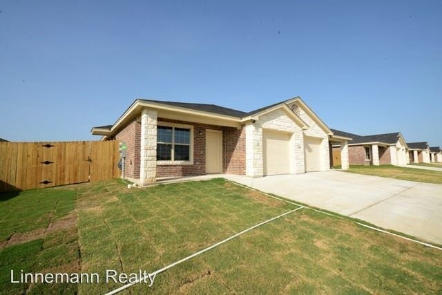 Primary Photo - 1206 Vanguard Ln