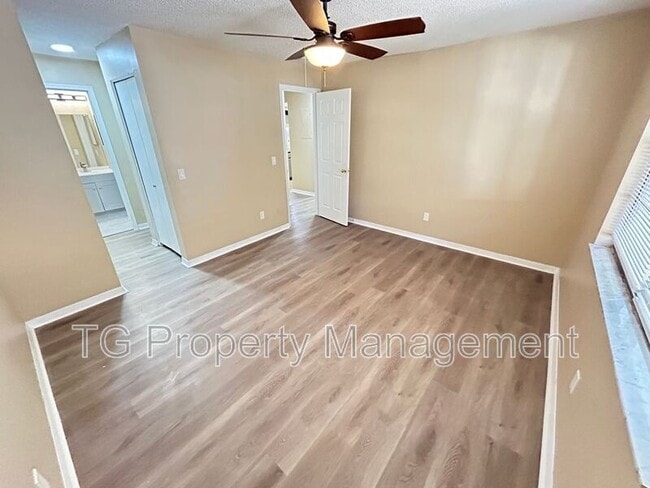 Building Photo - 467 Lombard St