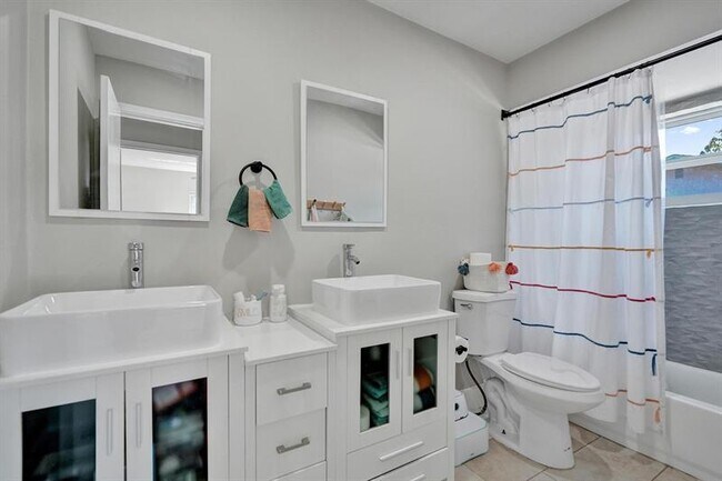 Building Photo - 6411 SW 6th St