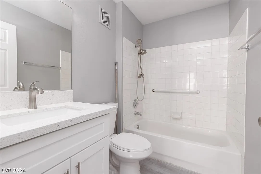 Building Photo - 8437 Majestic View Ave