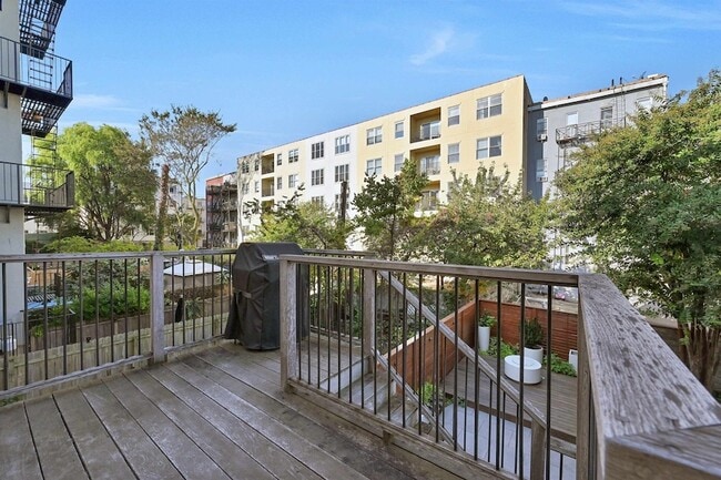 Building Photo - 122 Jefferson St