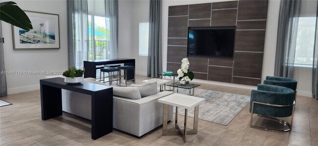 Building Photo - 2708 SE 15th Ct