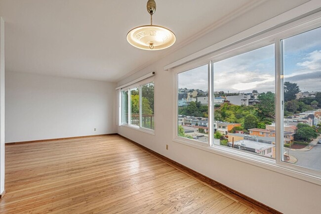 Building Photo - Charming Two-Bedroom Home in Miraloma Park...