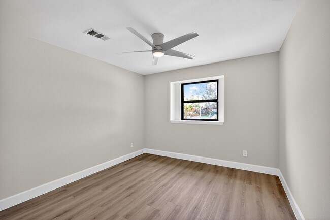 Building Photo - 5743 Ludington Dr