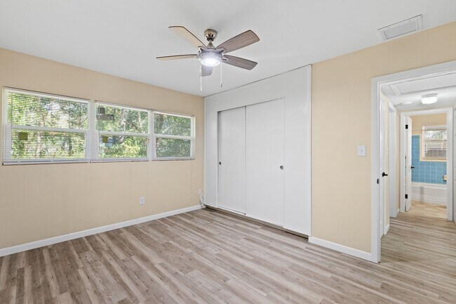 Building Photo - Remodeled 2 bedroom 1 bath duplex located near the Duckpond area