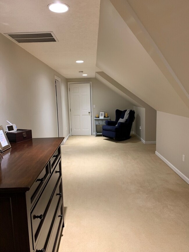 Building Photo - Spacious 4- Bed Home in Rivergrove Featuring 4-Car Garage, RV Parking, Fenced Yard, Minutes from ...