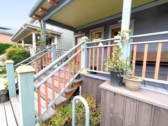 Building Photo - 4033 SE Hawthorne Blvd