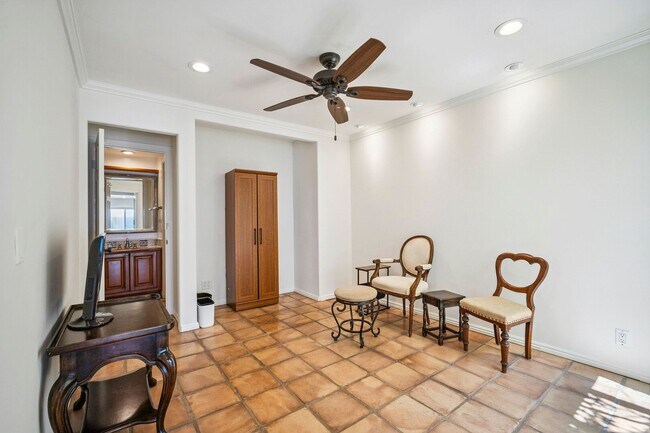 Building Photo - Dream home Located on the Bluff of Southwe...