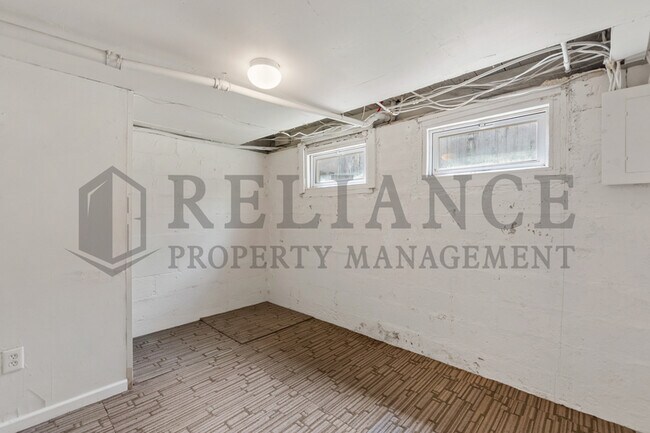 Building Photo - 253 N Charles Ave