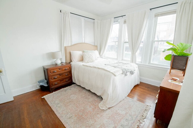 Building Photo - 1628 De Sales Ln