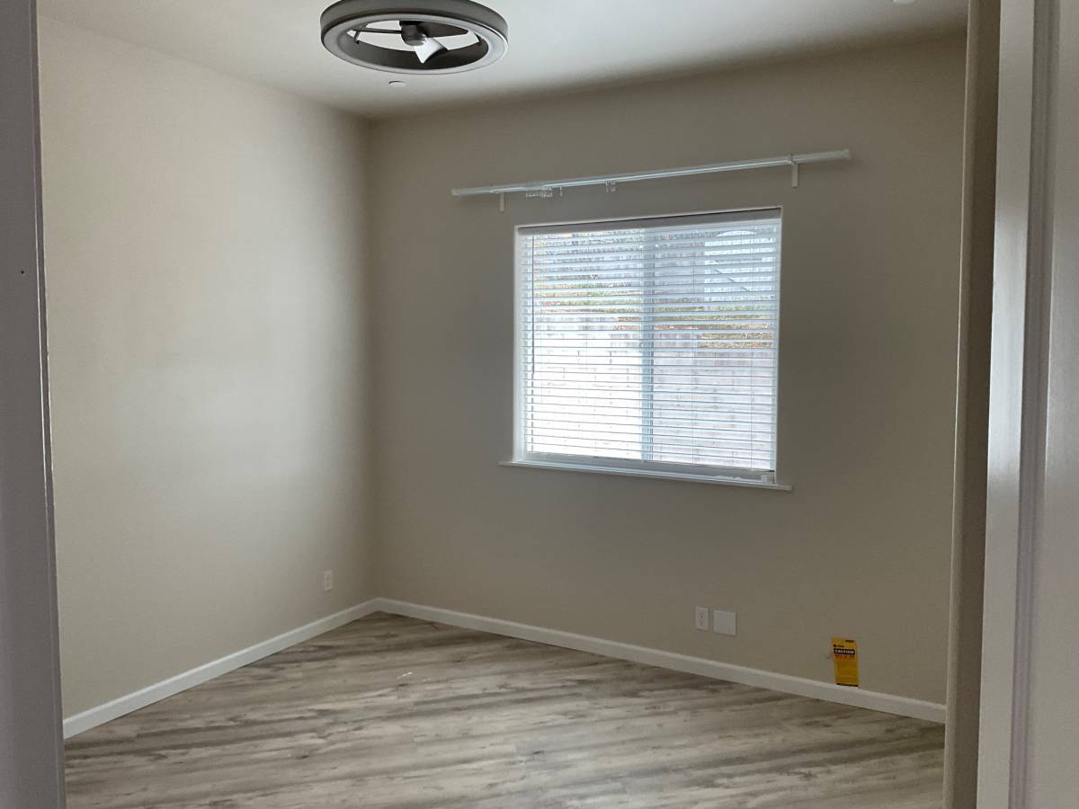 Building Photo - 9427 Vista Dr