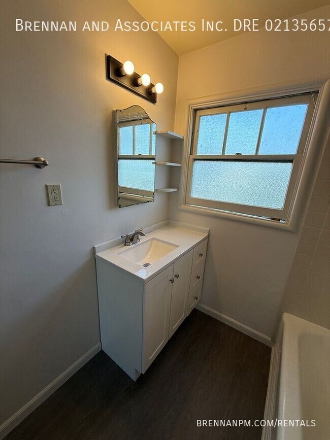 Building Photo - 253 Church Ave