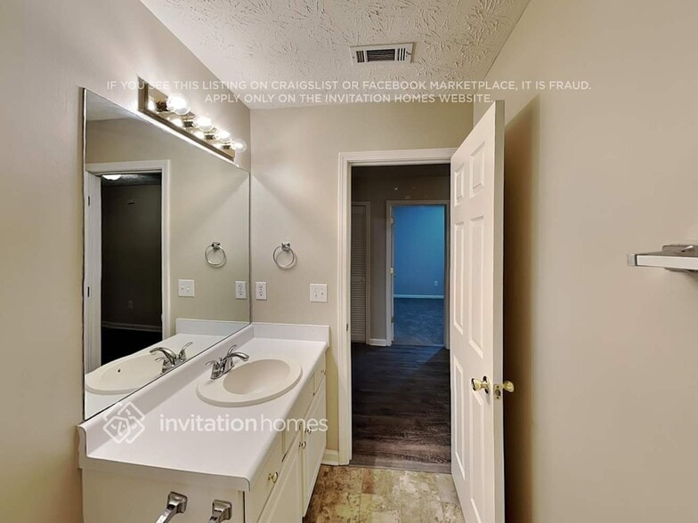 Building Photo - 1480 Redberry Cir