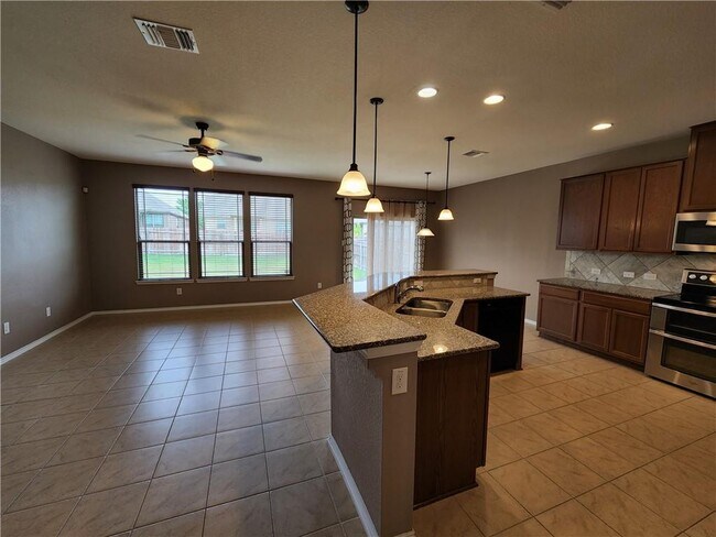 Building Photo - 222 Telluride Dr
