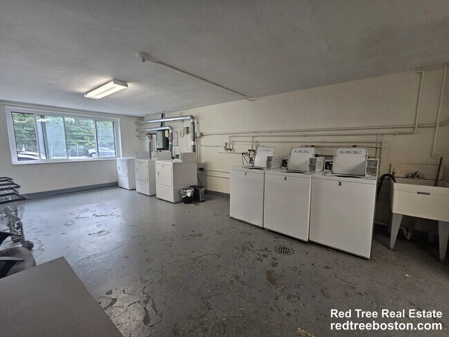 Building Photo - 72 Strathmore Rd