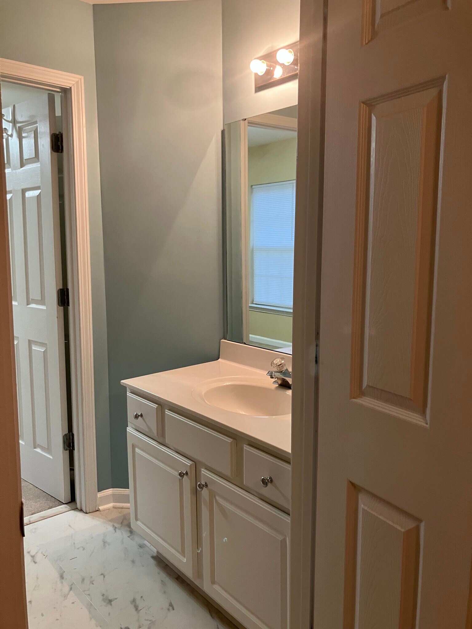 2nd Full Bathroom - 1013 Goldmist Ln