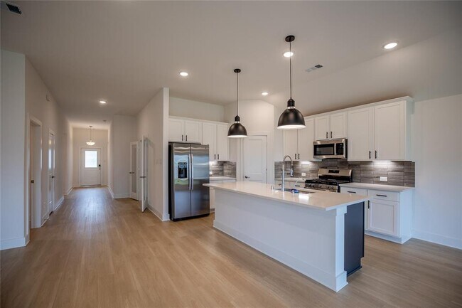 Building Photo - 8622 Sun Coral Dr
