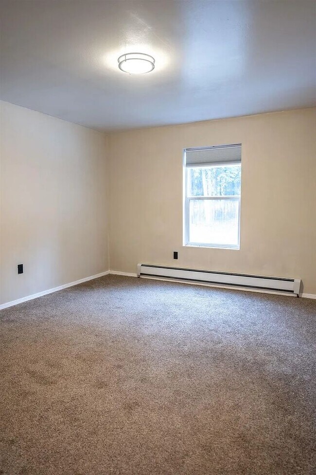 Building Photo - 5565 Cottonwood Dr