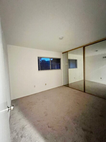 Building Photo - 10335 Larwin Ave
