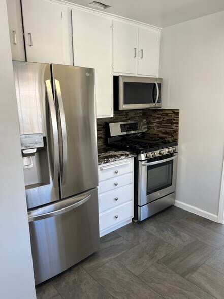 granite countertops - 22025 Galvez St