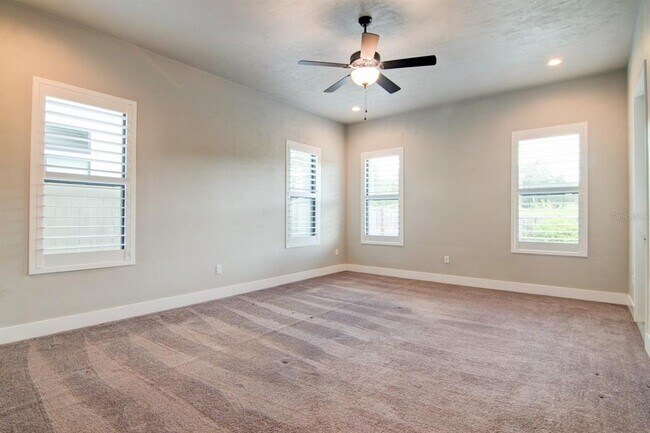 Building Photo - 861 SW 120th Dr