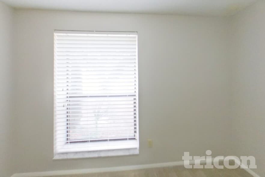 Building Photo - 8338 Knotts Landing Dr E