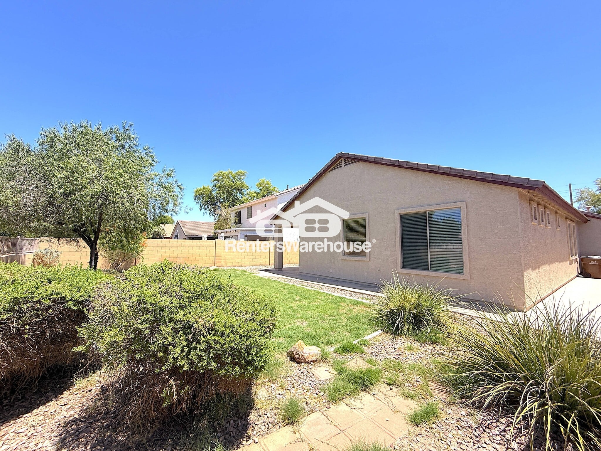 Building Photo - 532 E Trellis Rd