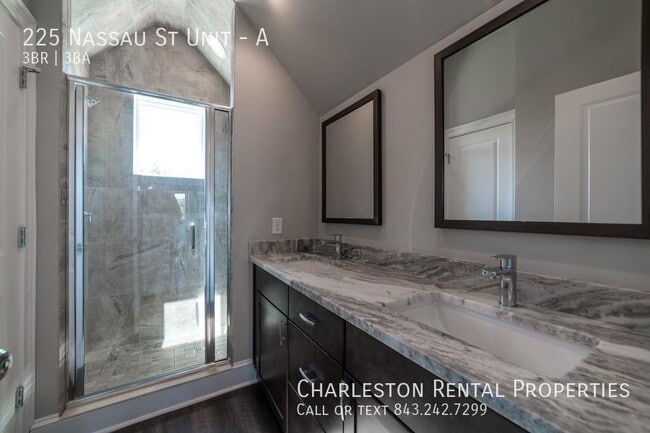 Building Photo - 225 Nassau St