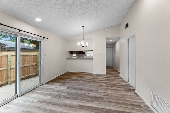 Building Photo - Tastefully Updated 3 bedroom 2 bath Duplex Northeast San Antonio