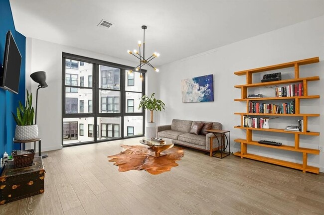 Building Photo - 800 Embassy Dr